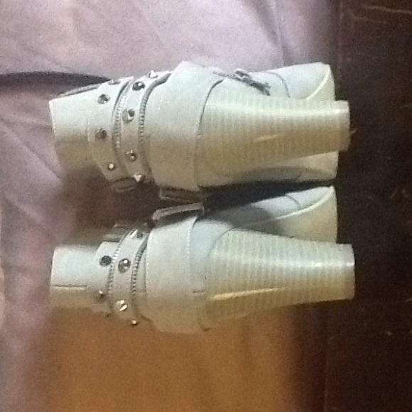 JLo booties. Size 9 1/2 - Picture 4 of 4